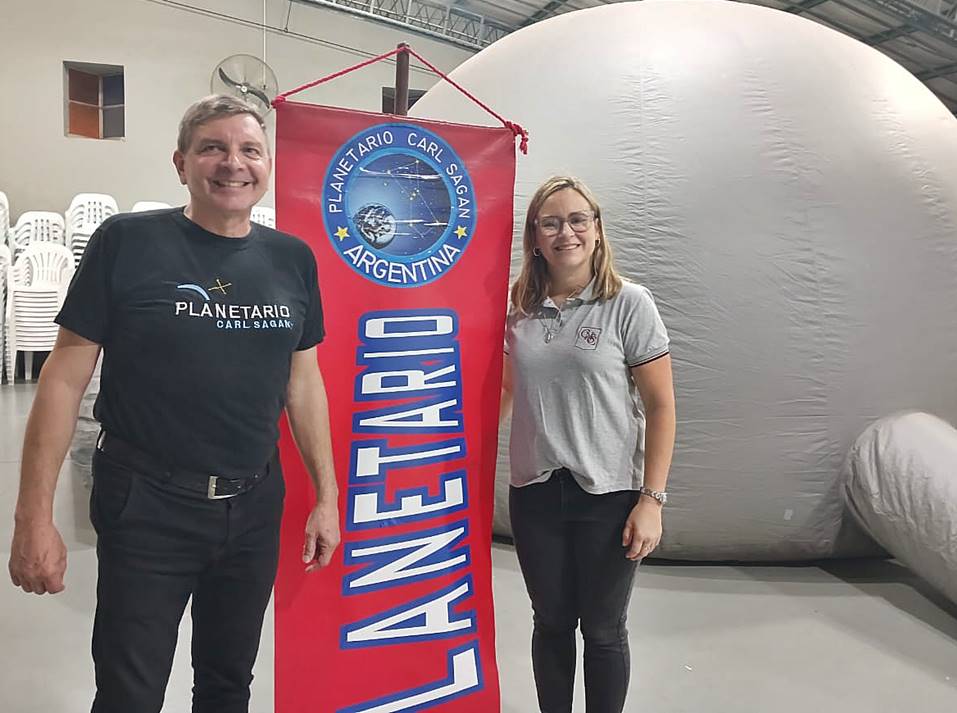 Raúl Melia, también realiza campañas educativas de divulgación científica con su Planetario "Carl Sagan"